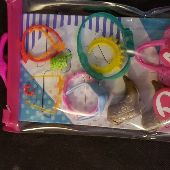 SOLD!!!! Barbie accessory pack - Picture 2 of 3